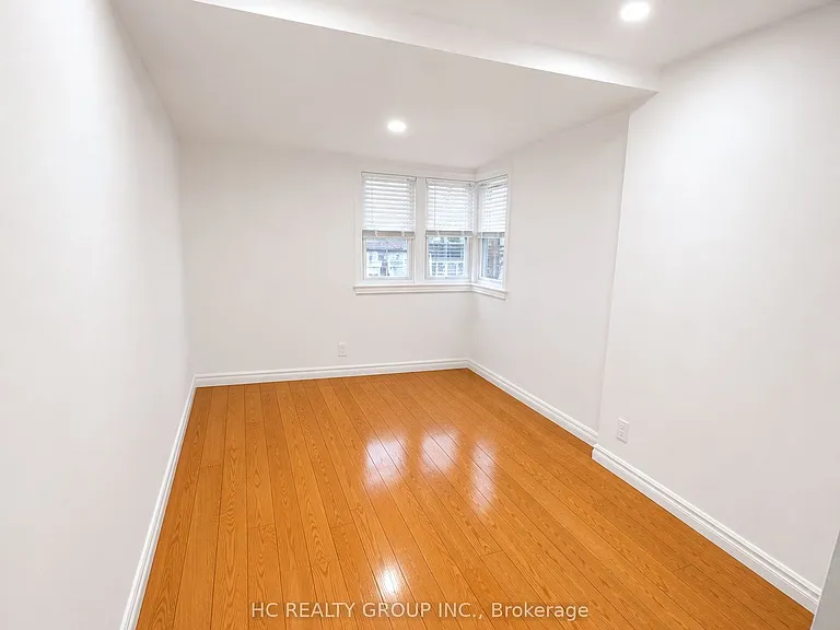 653 Bathurst St — Photo 4