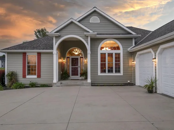 W2366 Mcaleavey COURT, Oconomowoc, WI 53066