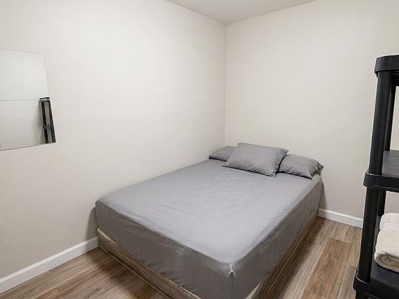 4th image of 3430 E Lombard St