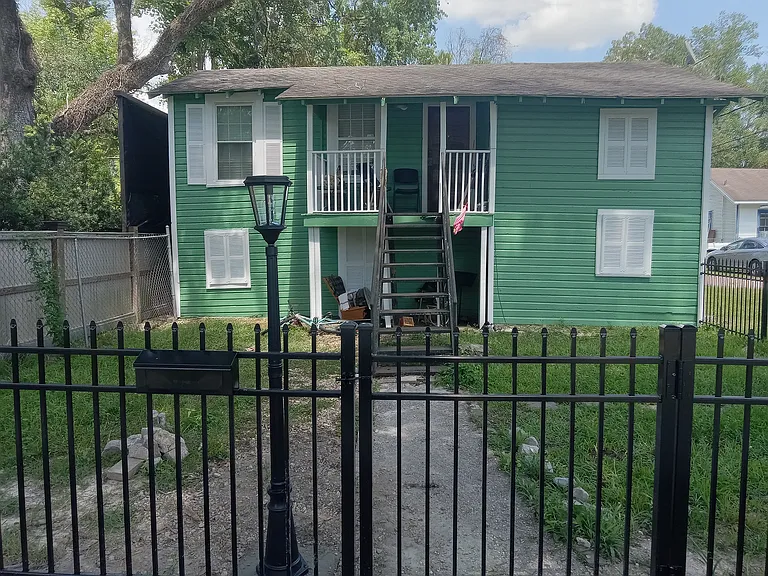 104 N Olive St — Photo 1