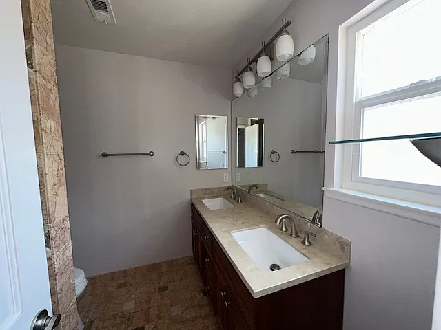 3 bed, 1240 sqft, $4,100 — Photo 3