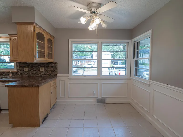 2241 Oxford St N #1 — Photo 10