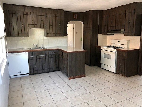 1st image of 40 Euclid Ave #2