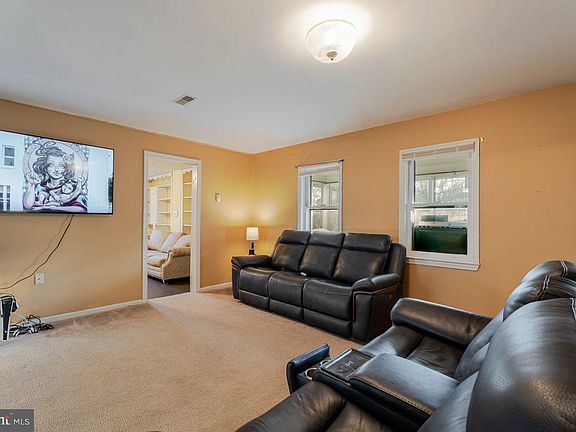 4th image of 723 Sedwick Rd