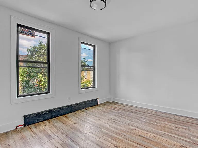 323 Midwood St #2 — Photo 9