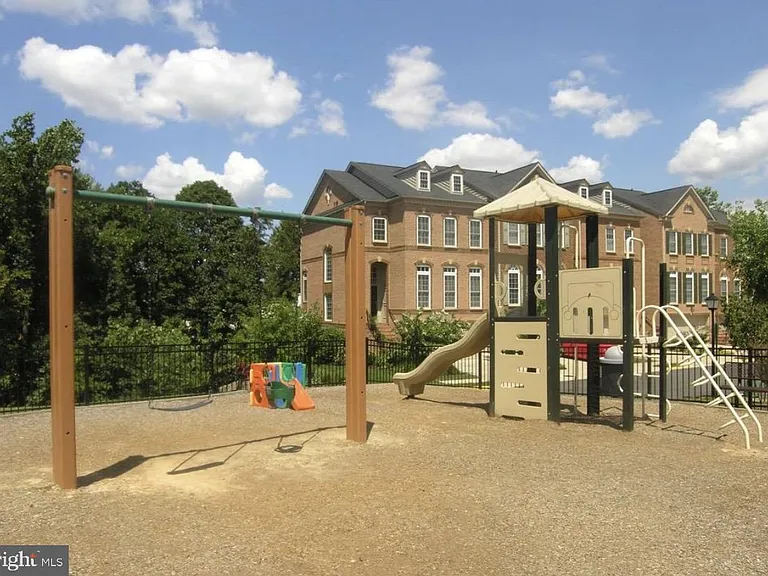 7011 Stone Inlet Dr — Photo 3