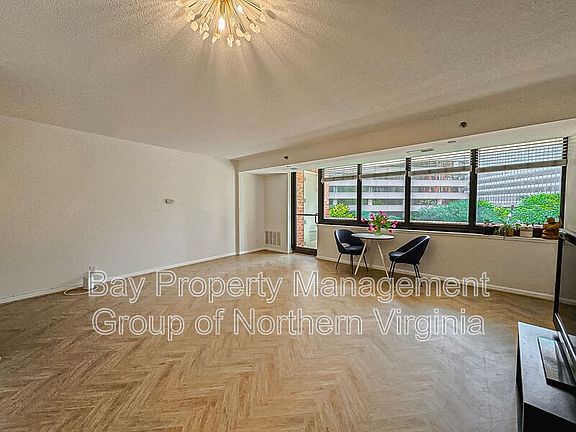 3rd image of 1805 Crystal Dr APT 217S