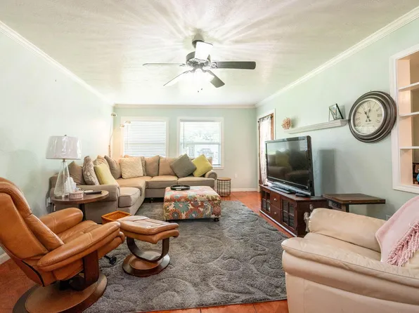 104 Bonita Ave, Galveston, TX 77550