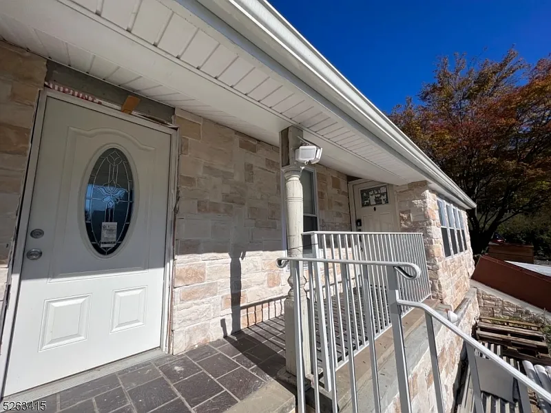 1 bed, 1.0 bath, $2,400 — Photo 2