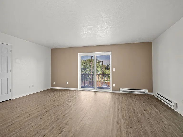 1535 Poplar Dr #21 — Photo 10