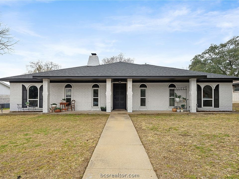 1st image of 3814 Holly Dr