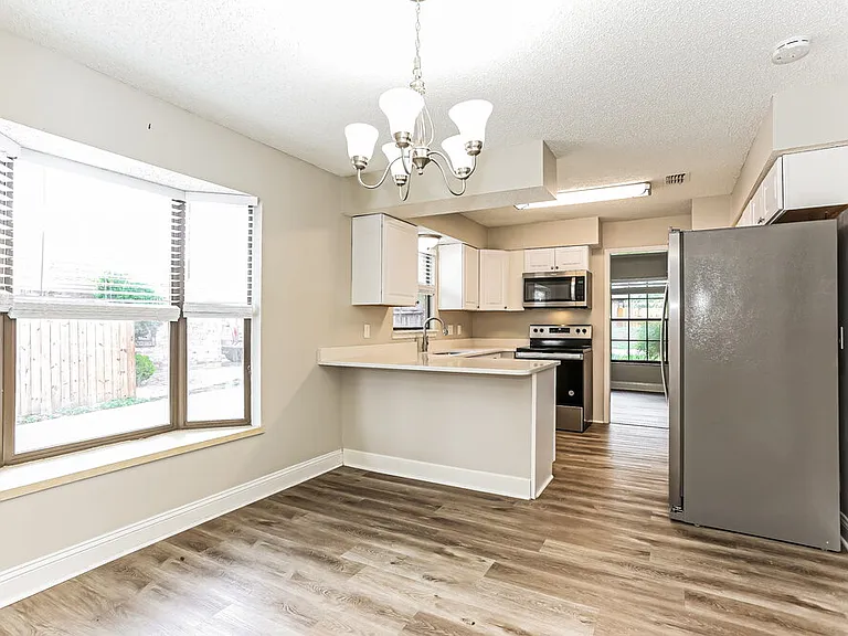 2553 Sandlewood Cir — Photo 6