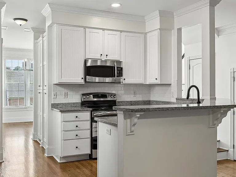 604 Clayborne Ct — Photo 13