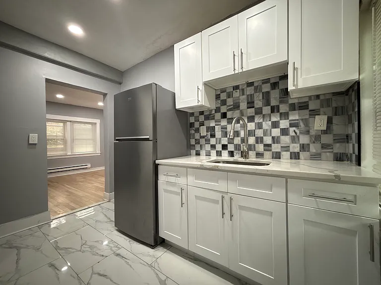 142 Rowe St #B1 — Photo 1