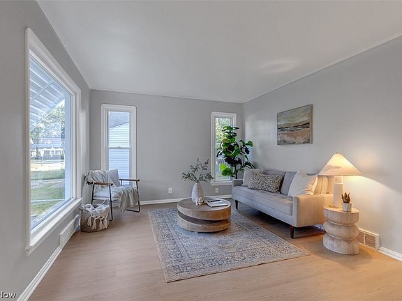 3rd image of 5735 W 44th St