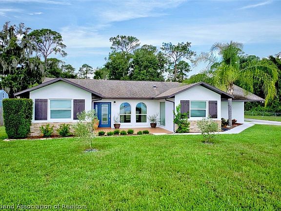 3rd image of 4070 Lakeview Dr
