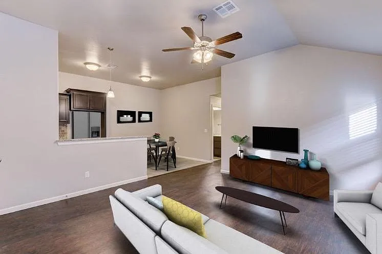 3 bed, 1145 sqft, $1,295 — Photo 3