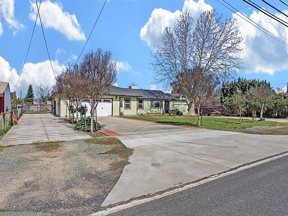 3rd image of 4701 E Acampo Rd