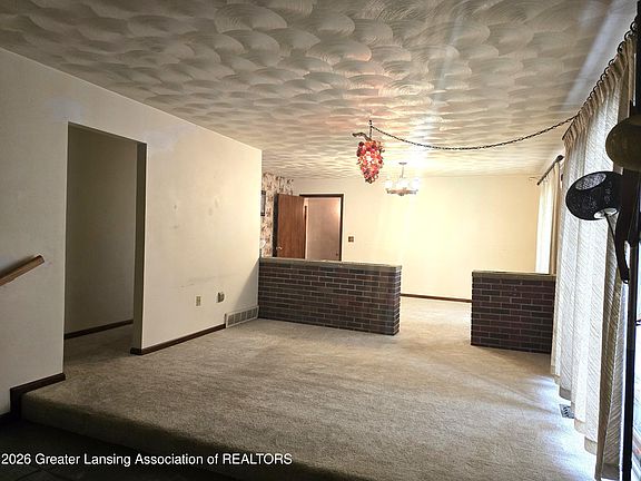 4th image of 2407 W Clark Rd