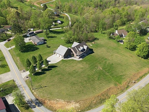 3rd image of 1384 Spider Ridge Rd