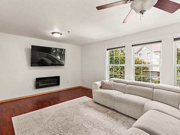 3rd image of 5573 Boston Ct