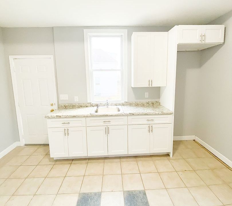 1st image of 142 E Cartwright Ave