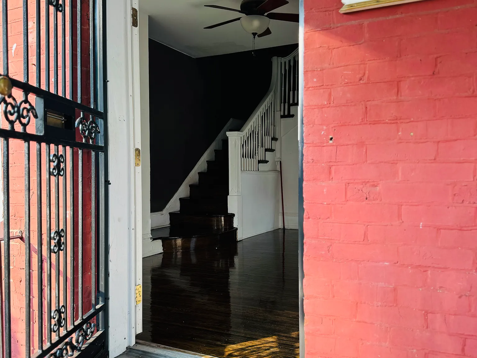 5 bed, 2.5 bath, 3500 sqft, $3,200 — Photo 2