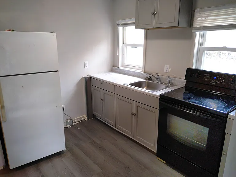 120 Avendale Ave NE #3 — Photo 3