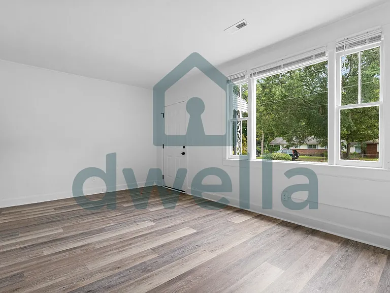 451 Loring Dr — Photo 9