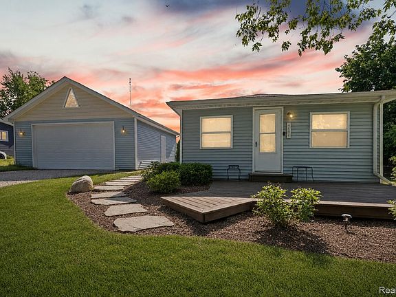 3rd image of 4694 Lakeborn Dr