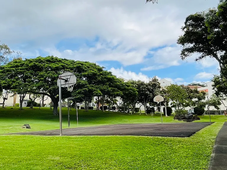 Waialae Ave — Photo 19