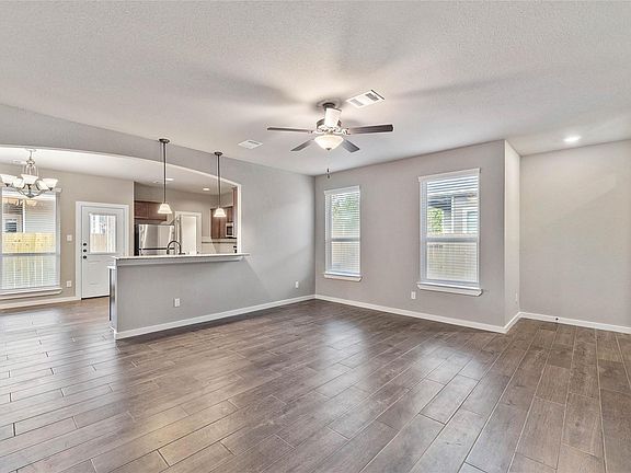 2nd image of 217 Oakcrest