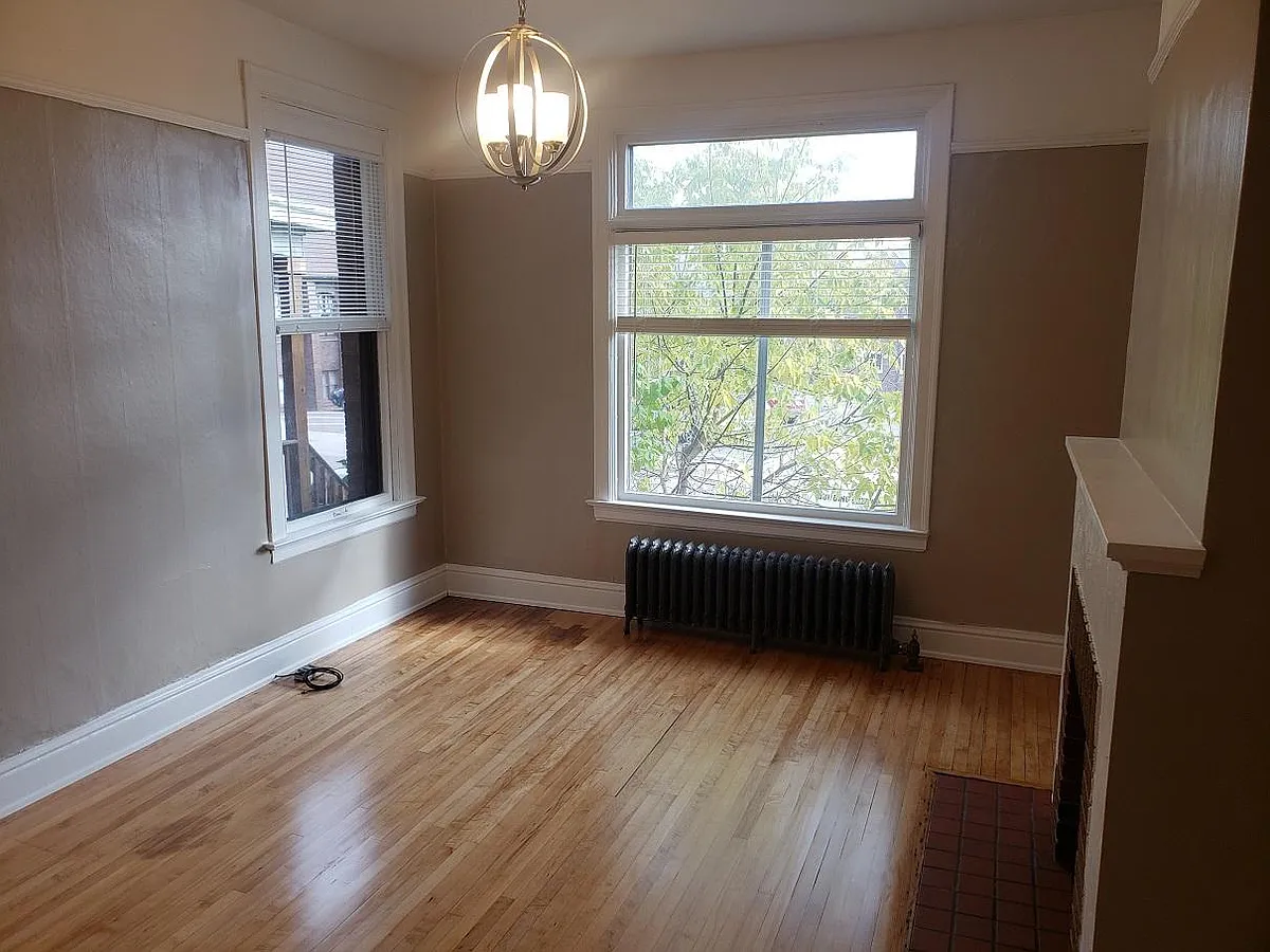 Building Photo - 815 E 1st St #3