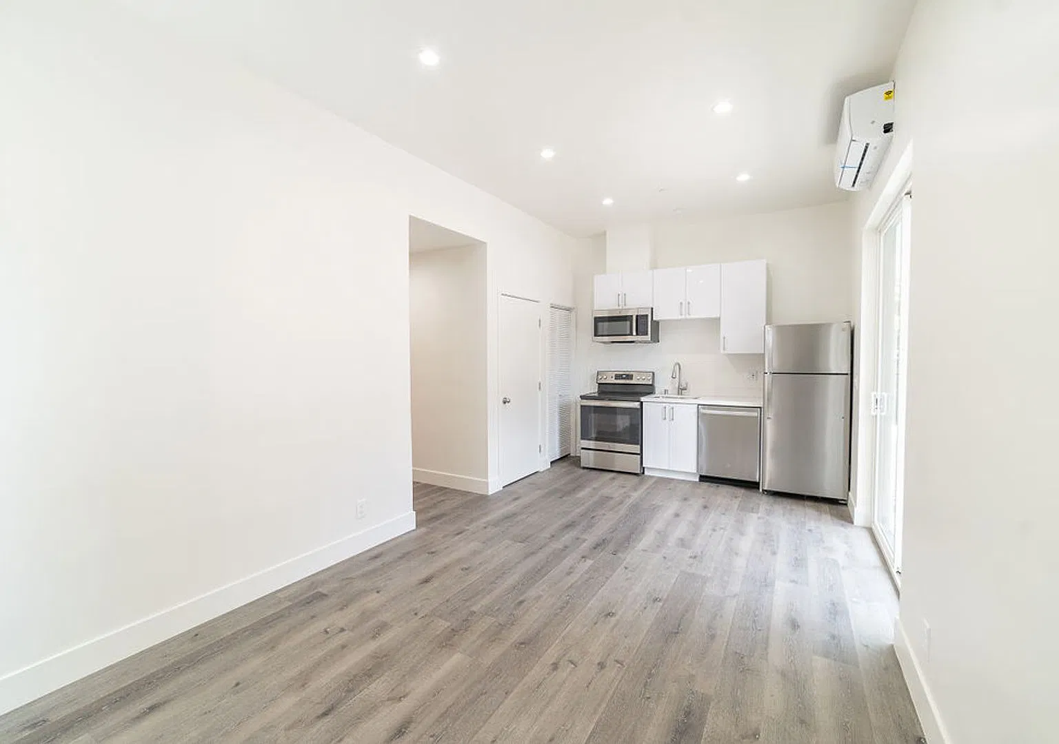 2339 Oregon St — Photo 1