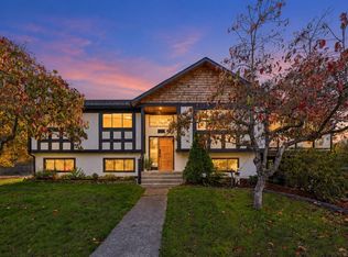 988 Monterey Ave, Oak Bay, BC V8S 4V2