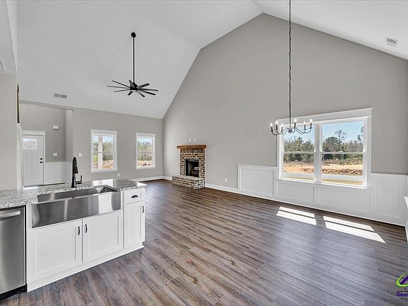 4th image of 426 Burlington Dr