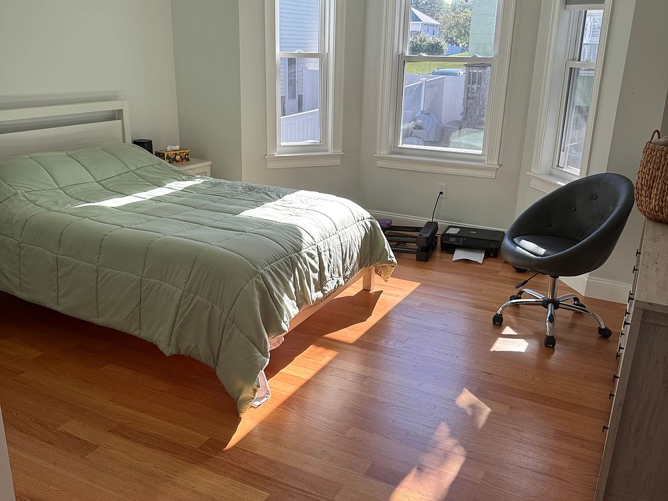 2nd image of 18 Noble St