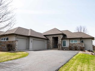 2524 Eagle Valley Dr, Woodbury, MN 55129