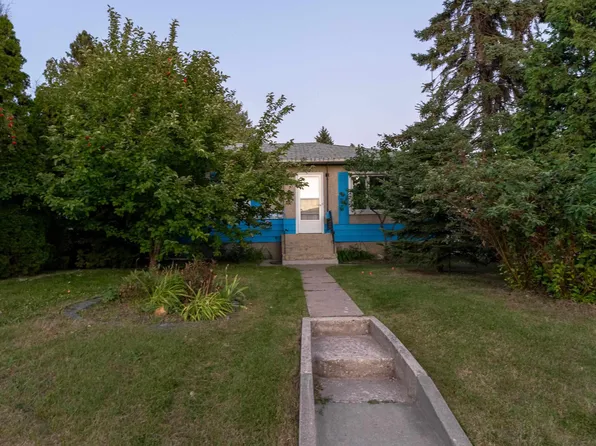 9605 158th St NW, Edmonton, AB T5P 2W9