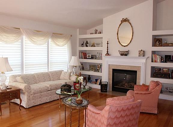 3rd image of 6 N Trumbull Cir