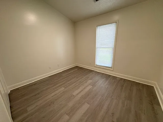 705 Wehring Ln — Photo 8