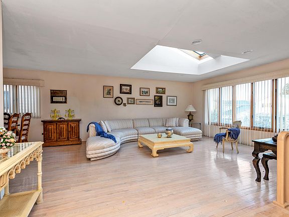 2nd image of 28 Seaview Ln