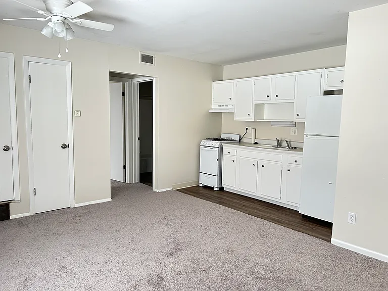 2157 Summit St — Photo 1