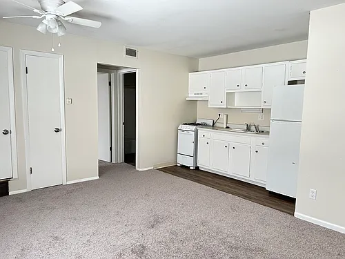 2157 Summit St Photo 1