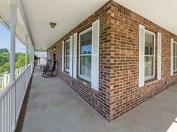 5th image of 560 Windrowe Dr