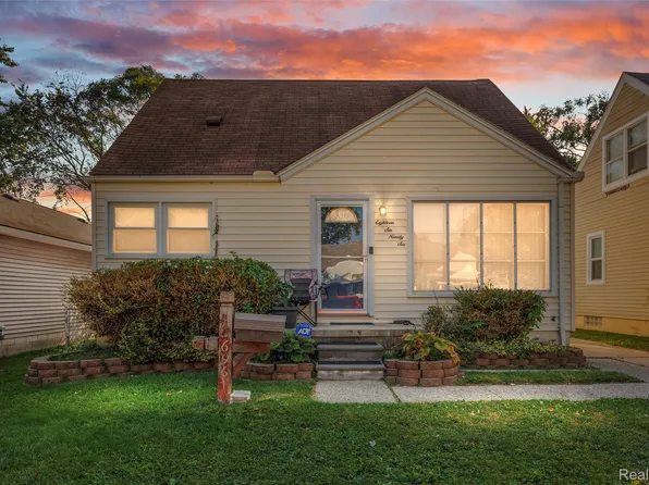 18696 Gaylord, Redford, MI 48240