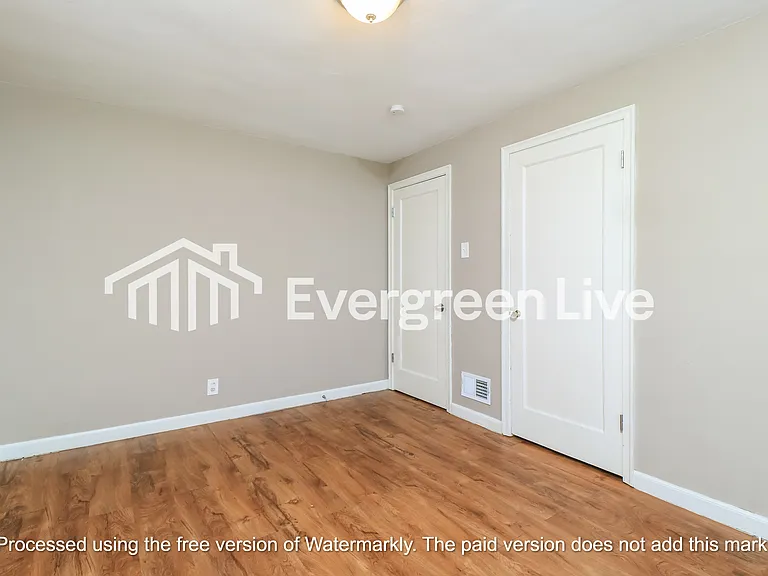 9750 Royalton Ct — Photo 3