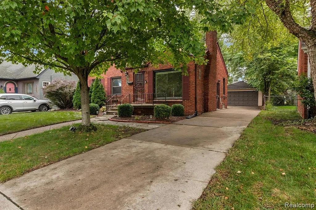 3 bed, 2.0 bath, 1922 sqft, $2,500 — Photo 3