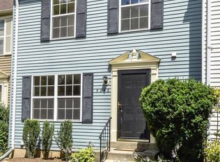 9046 White Rose Ln, Fairfax, VA 22031