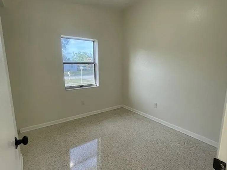 877 Horizon St — Photo 8